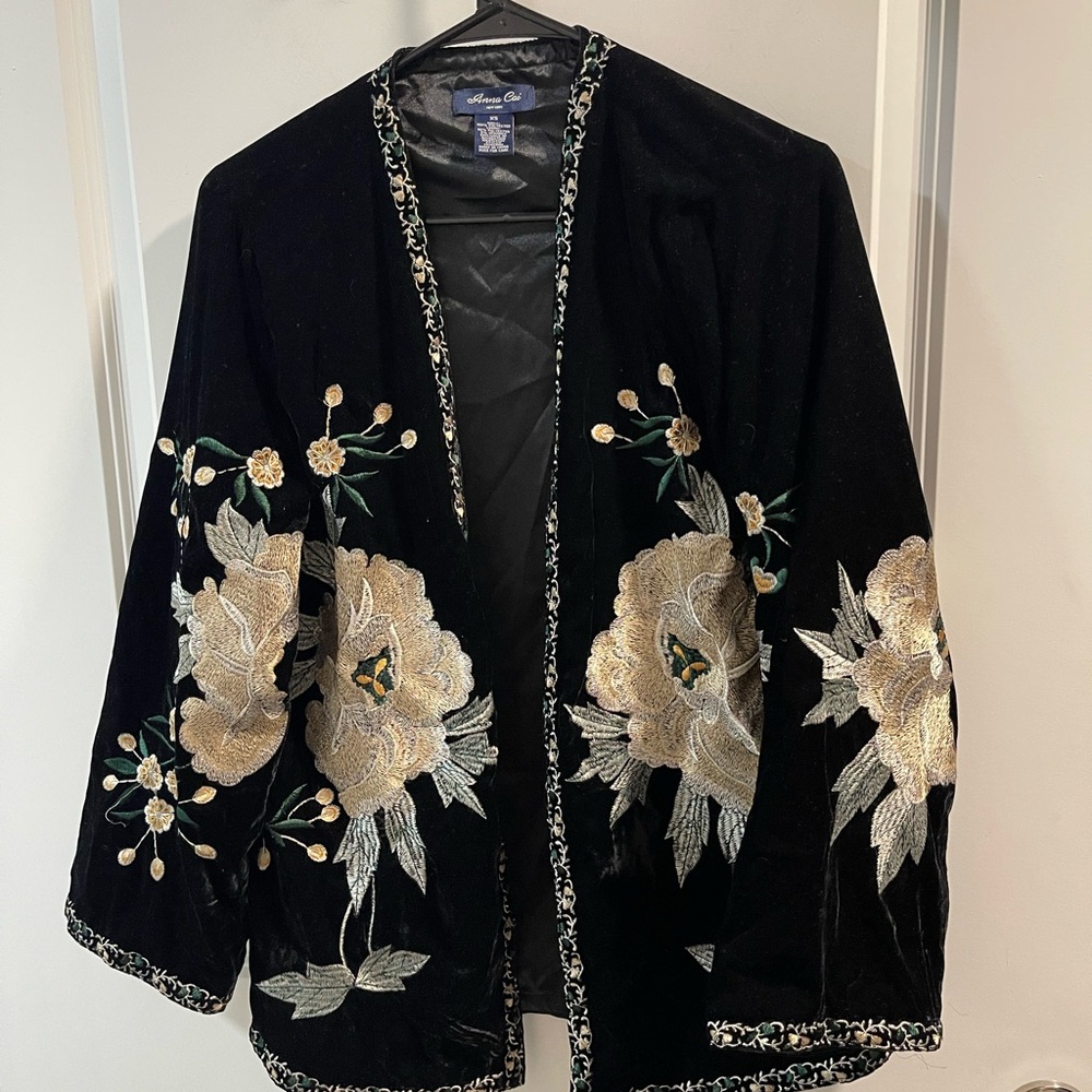 Anna Cai NY Embroidered Black Floral Jacket Size XS 💯Shell Polyester Lining